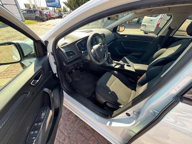 Renault Megane Sedan TCe 140 бензин Stop&Start BVM6, снимка 14 - Автомобили и джипове - 51119092