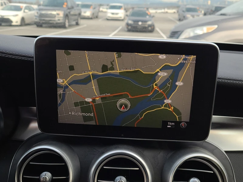 Mercedes-Benz C 300 * * CARFAX * * АВТО КРЕДИТ * * , снимка 12 - Автомобили и джипове - 52937342