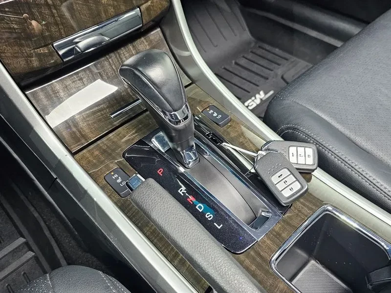 Honda Accord 2.4 9Th Generation, снимка 17 - Автомобили и джипове - 56020422
