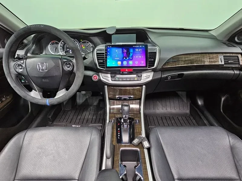 Honda Accord 2.4 9Th Generation, снимка 14 - Автомобили и джипове - 56020422