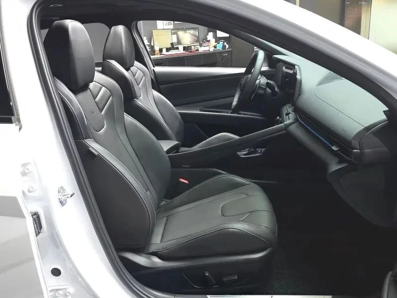 Hyundai Elantra, снимка 10 - Автомобили и джипове - 56724938