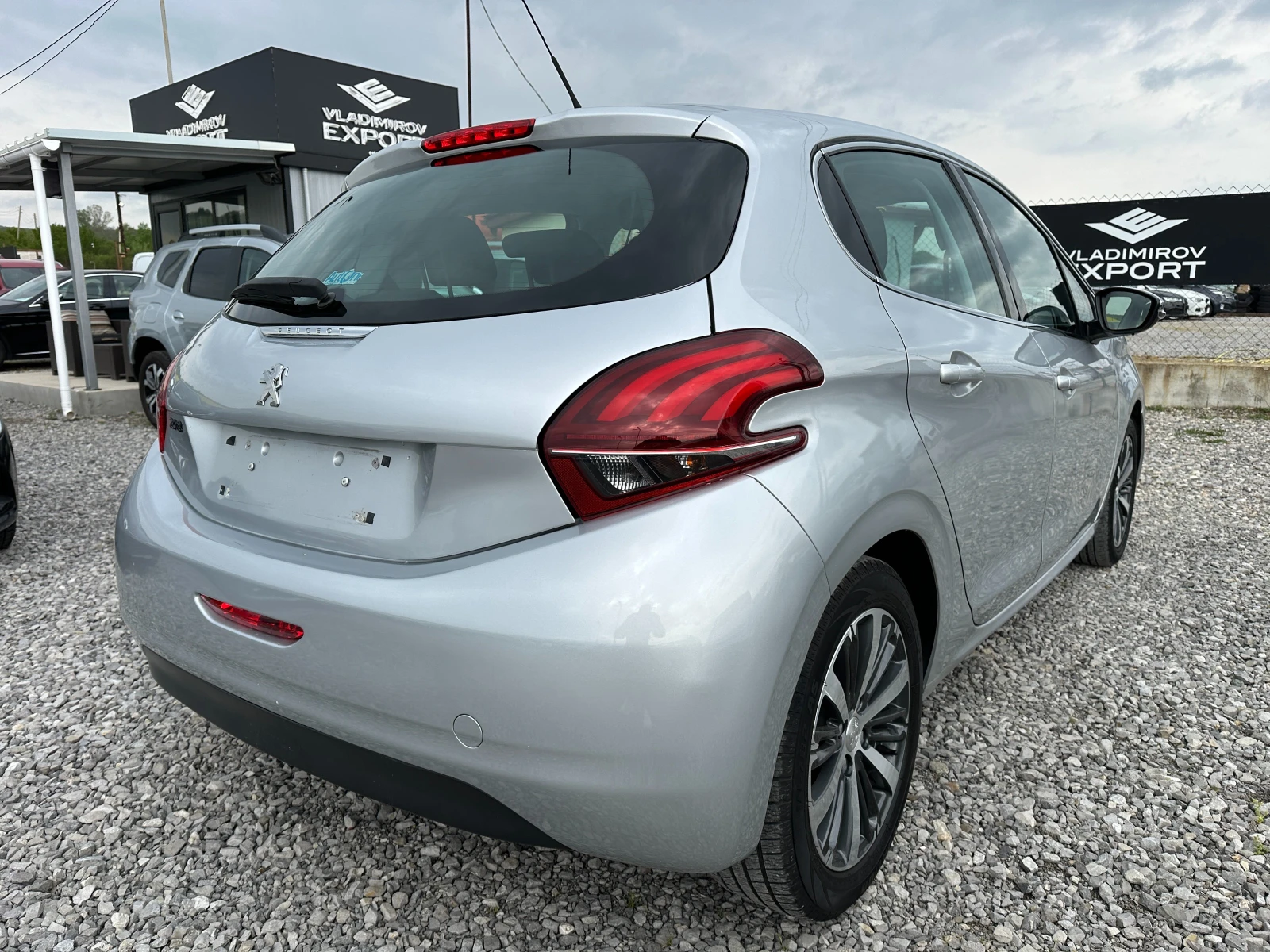 Peugeot 208 1.2i Allure E6B - изображение 3