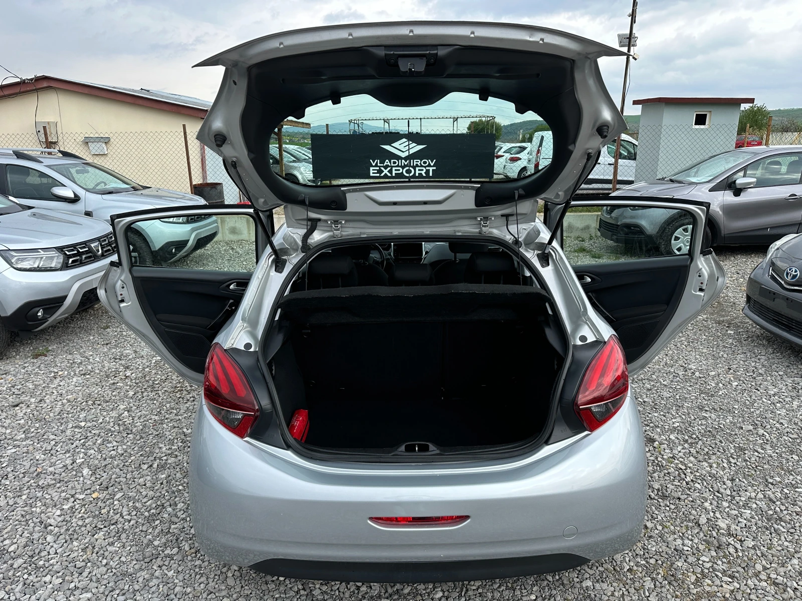 Peugeot 208 1.2i Allure E6B - изображение 10