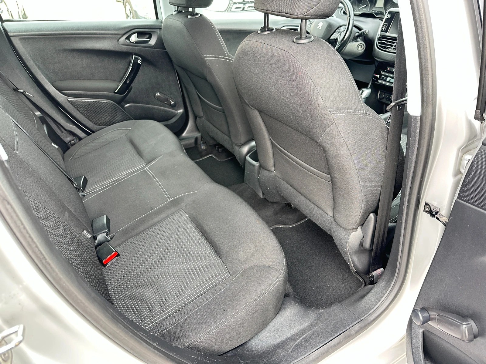 Peugeot 208 1.2i Allure E6B - изображение 7