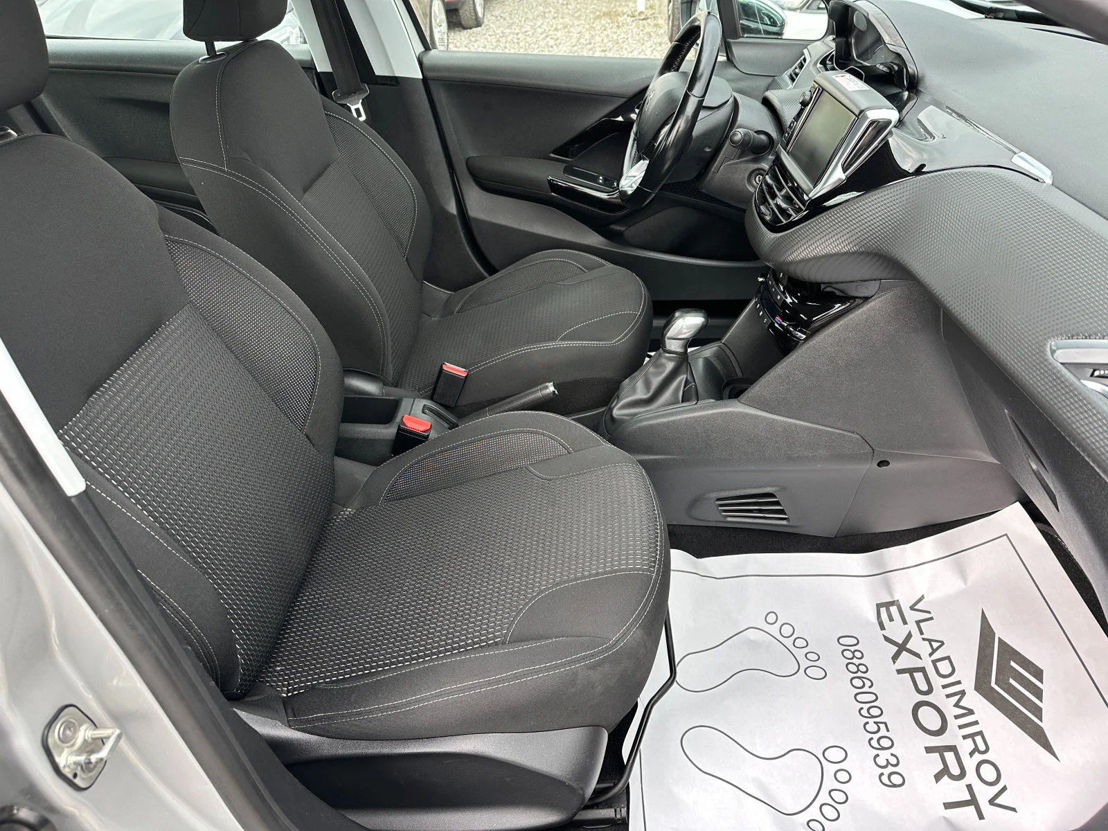 Peugeot 208 1.2i Allure E6B - изображение 8
