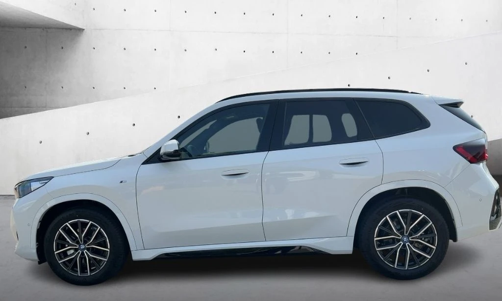 BMW iX1 eDrive20 M-Sport = NEW= Гаранция - изображение 4