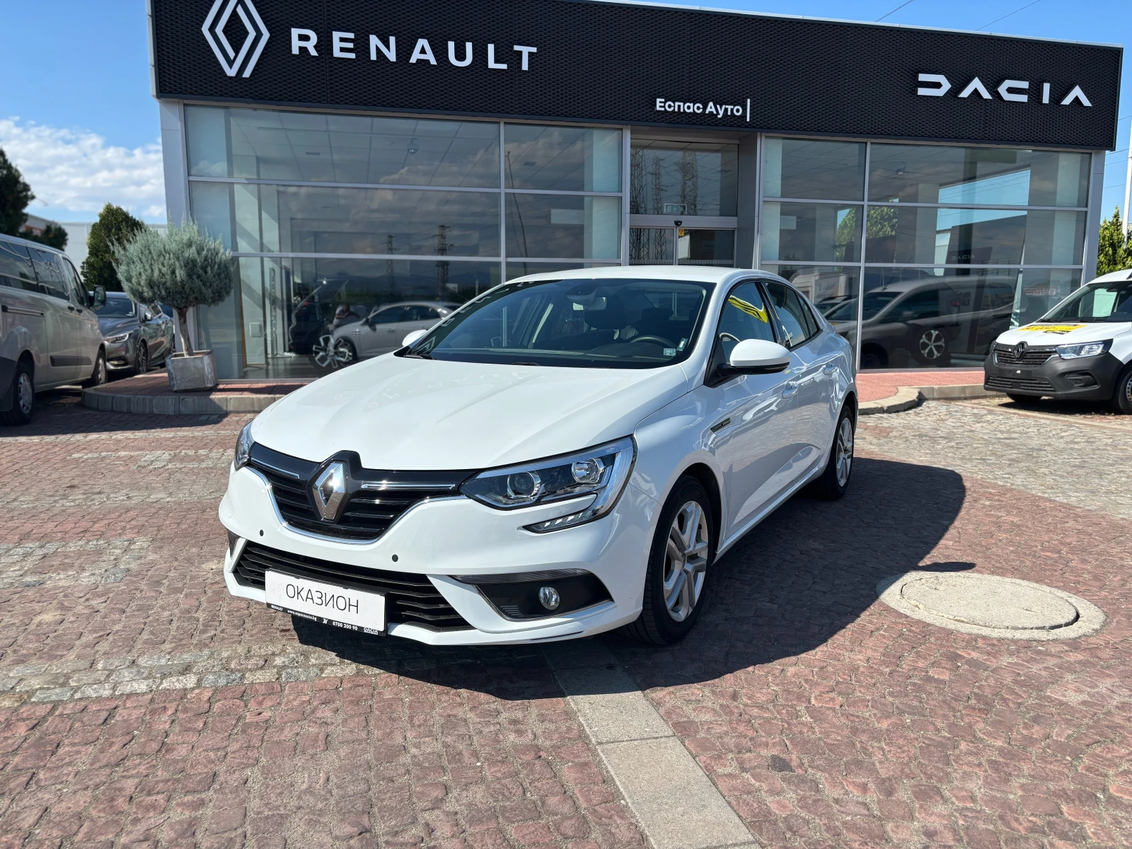 Renault Megane Sedan TCe 140  Stop&Start BVM6 | Mobile.bg   1