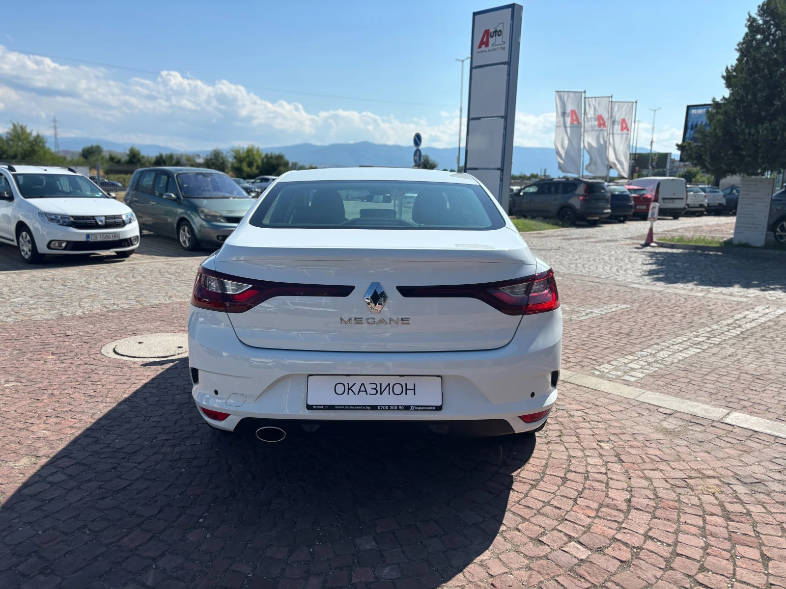 Renault Megane Sedan TCe 140 бензин Stop&Start BVM6 - изображение 8