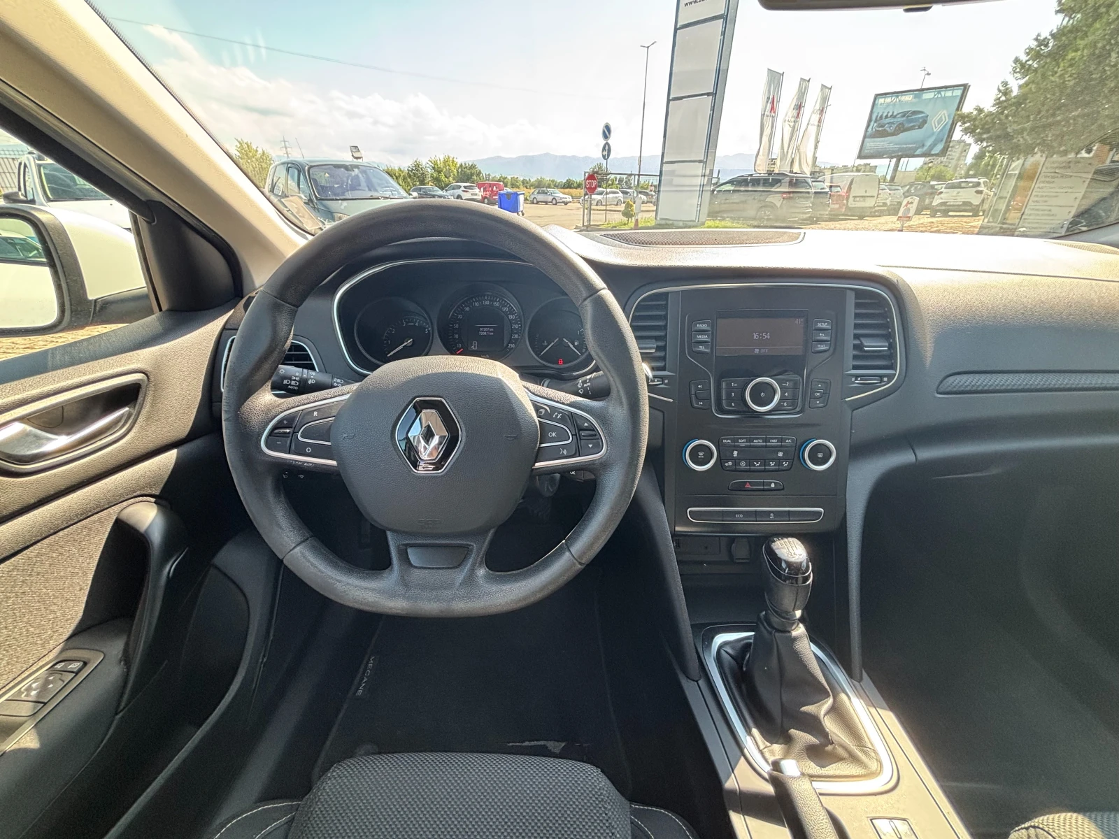 Renault Megane Sedan TCe 140  Stop&Start BVM6 | Mobile.bg   16