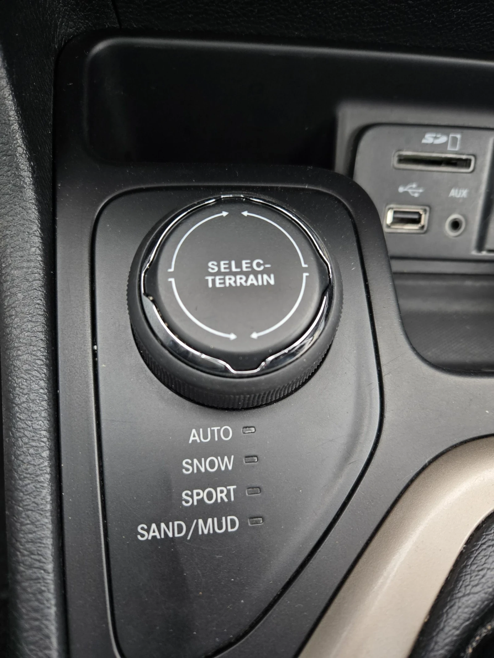 Jeep Cherokee 2.0 Multi-Jet 4x4 LIMITED FULL, снимка 10 - Автомобили и джипове - 53803342