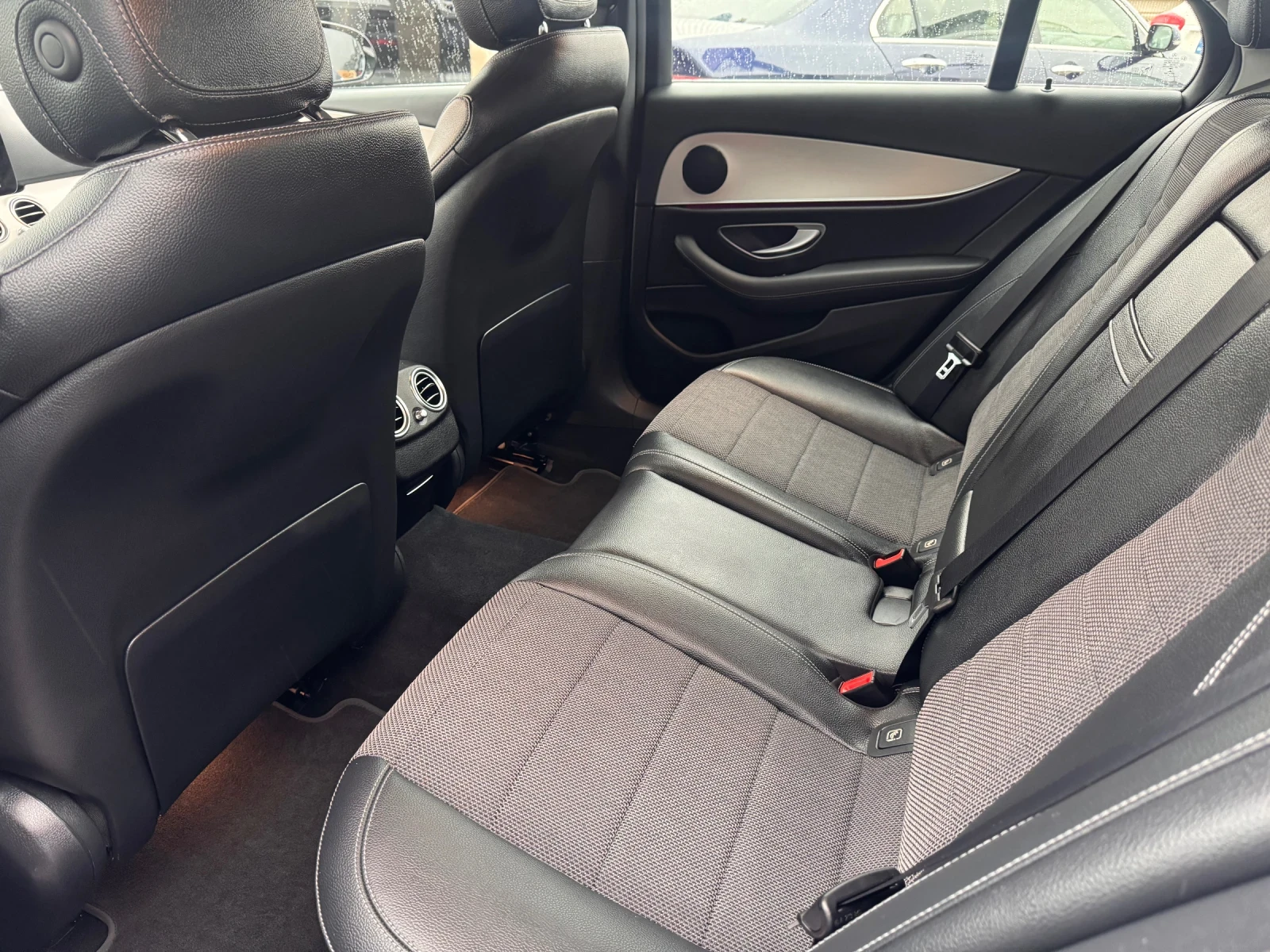 Mercedes-Benz E 220 d   DIGITAL Light  | Mobile.bg   13