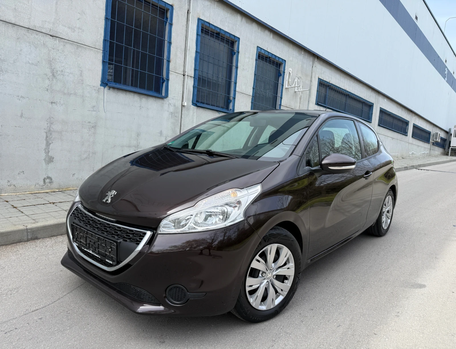 Peugeot 208 1.4i 95к.с, снимка 3 - Автомобили и джипове - 54210090