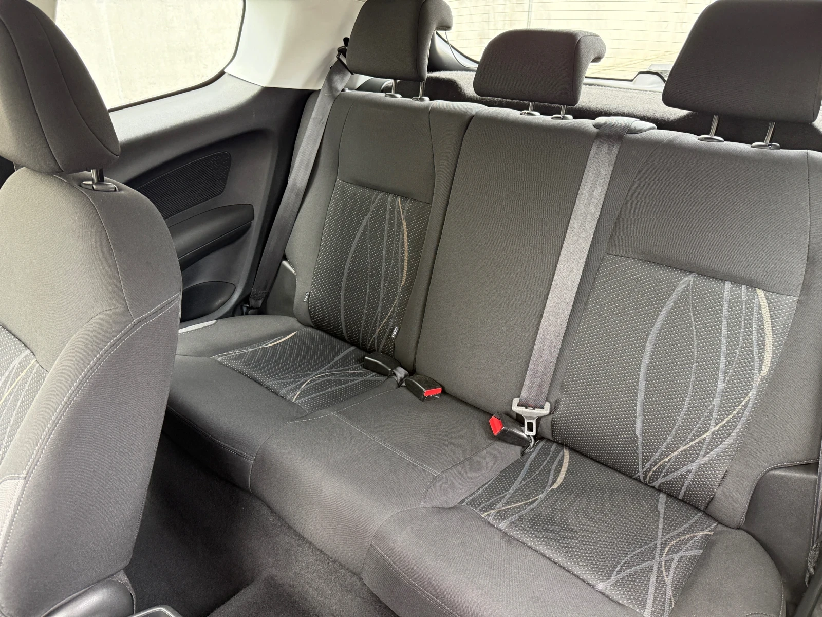 Peugeot 208 1.4i 95к.с, снимка 11 - Автомобили и джипове - 54210090