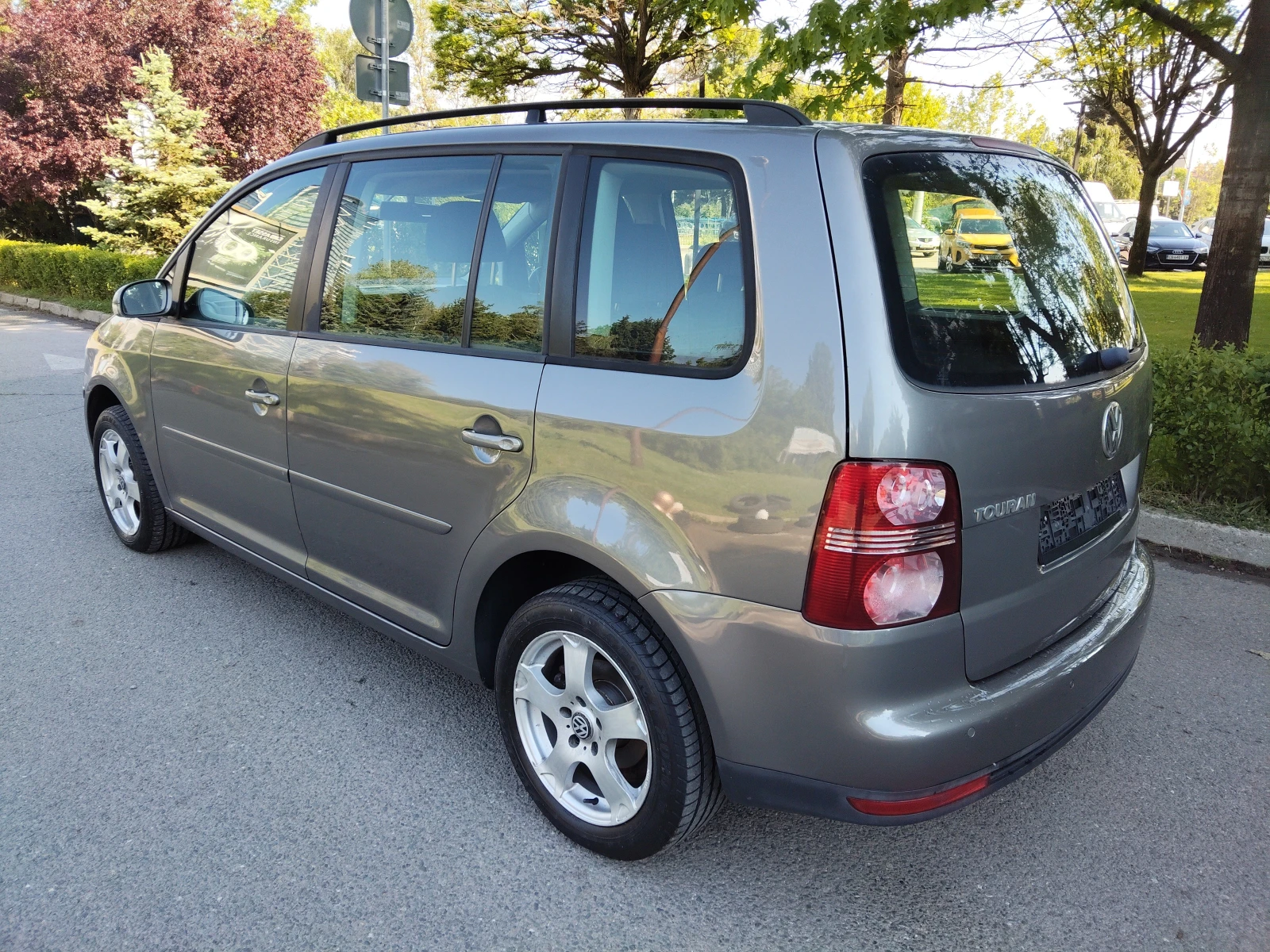 VW Touran 1, 9TDI 105ps DSG, снимка 4 - Автомобили и джипове - 54686176