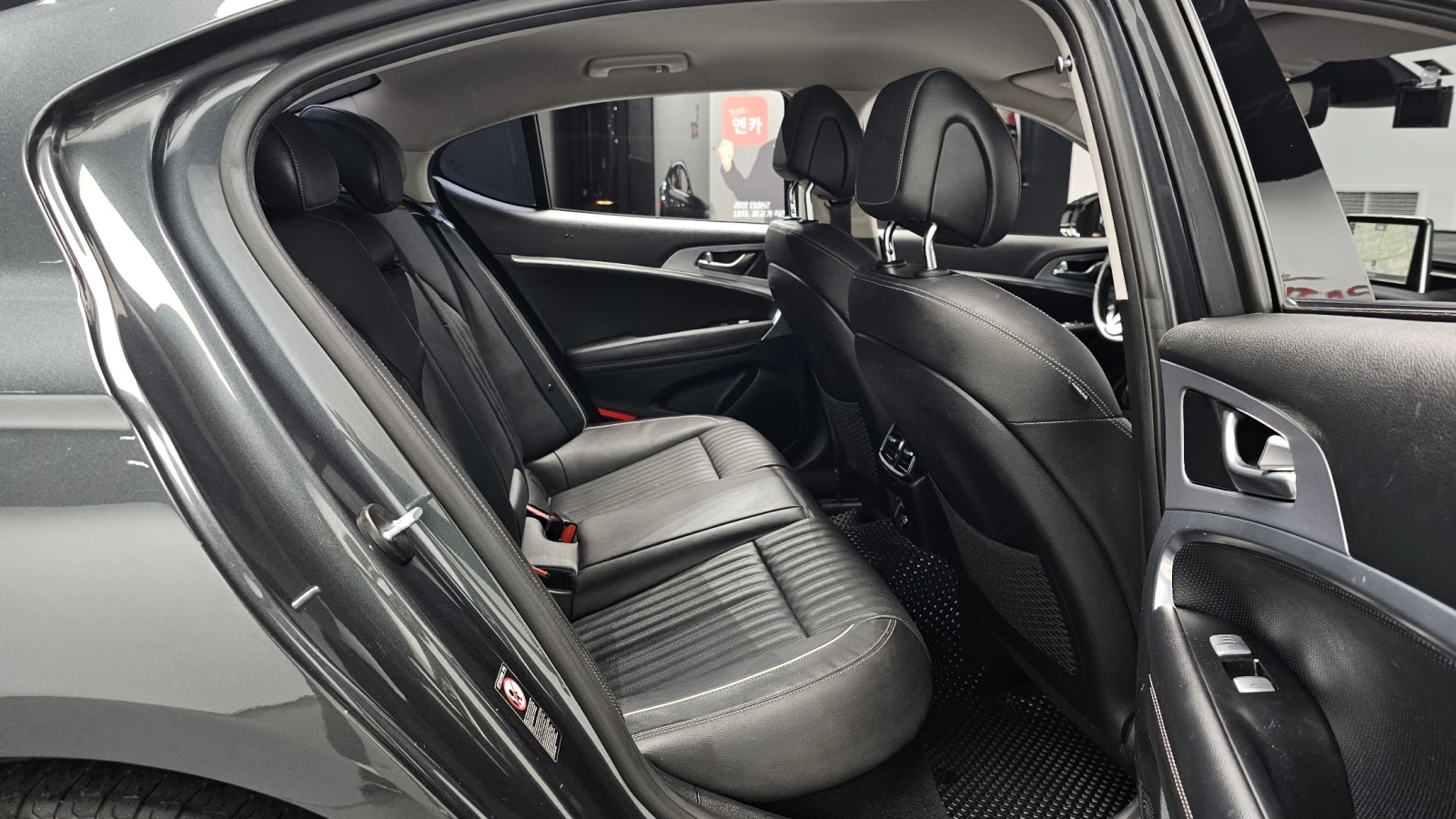 Genesis G70 2.2D* BLIND SPOT* ПОДГРЕВ ВОЛАН* КРАЙНА ЦЕНА, снимка 11 - Автомобили и джипове - 55594183