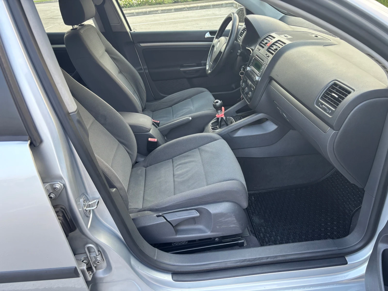 VW Golf 4вр 116к.с 6ск обслужен, снимка 12 - Автомобили и джипове - 55911377