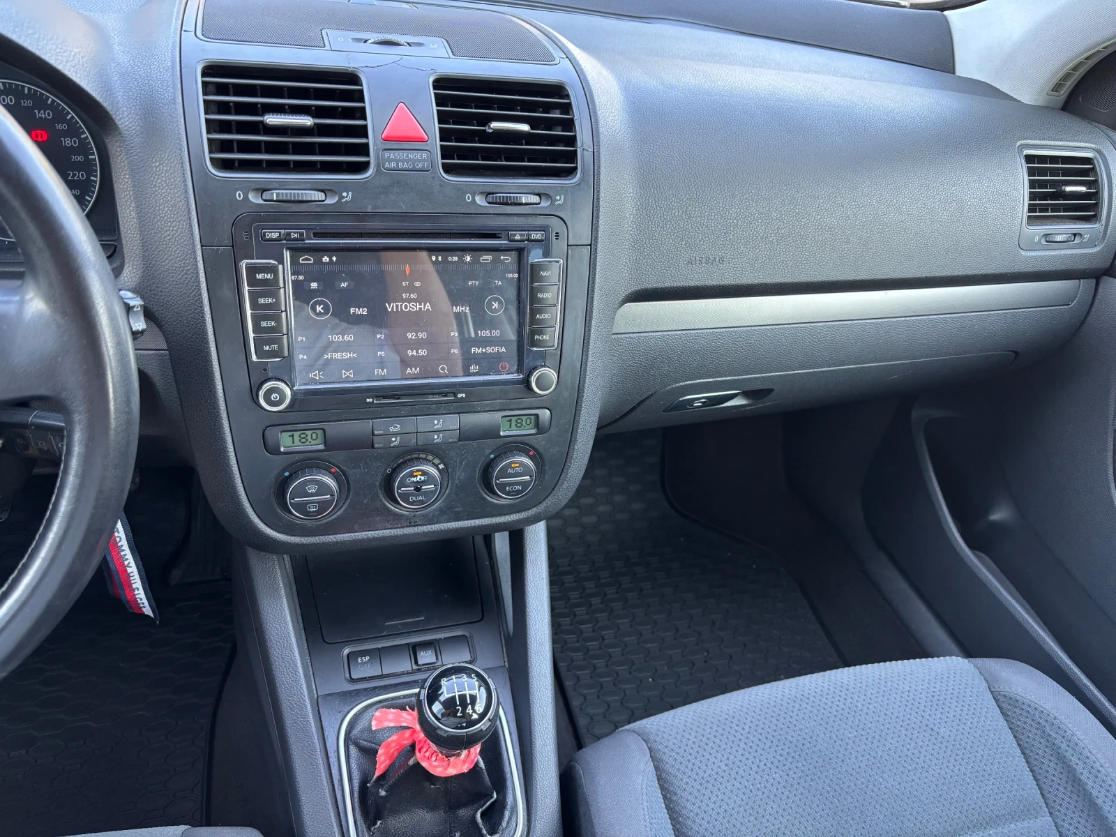 VW Golf 4вр 116к.с 6ск обслужен, снимка 16 - Автомобили и джипове - 55911377