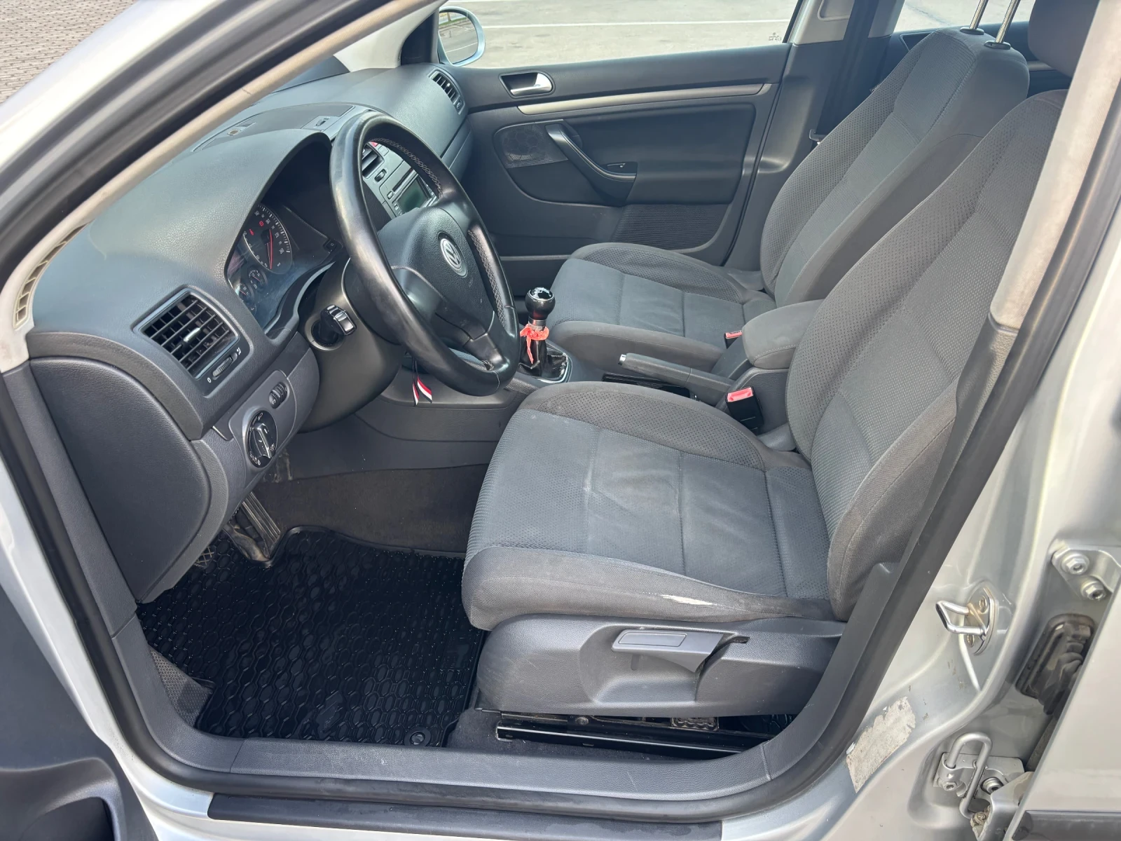 VW Golf 4вр 116к.с 6ск обслужен, снимка 9 - Автомобили и джипове - 55911377
