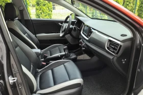 Kia Stonic 1.6 CRDi PREMIUM /ПОДГРЕВ /KEYLESS /КАМЕРА/КОЖА, снимка 11