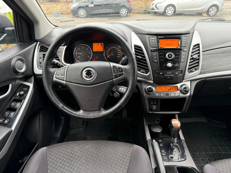 SsangYong Korando Automatic 4x4, снимка 10 - Автомобили и джипове - 52648942