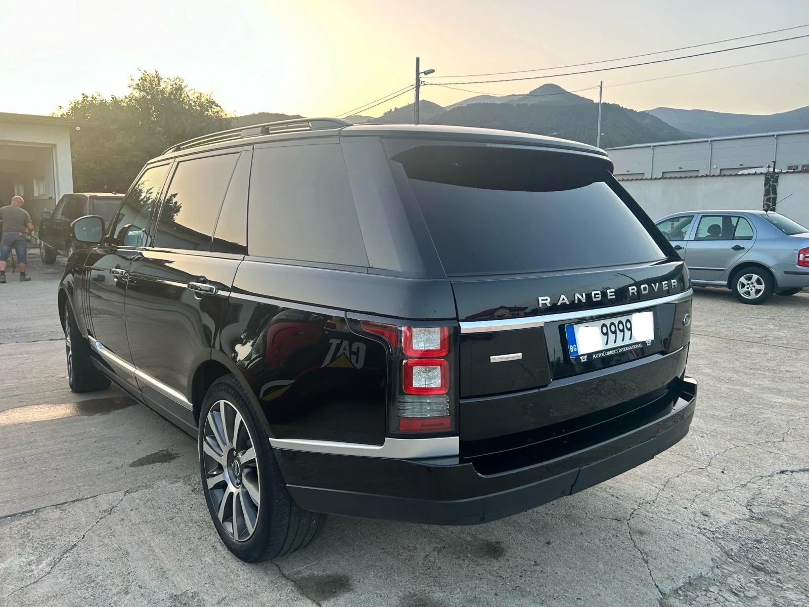 Land Rover Range rover 4, 4TD V8 Business AUTOBIOGRAPHY  - изображение 2