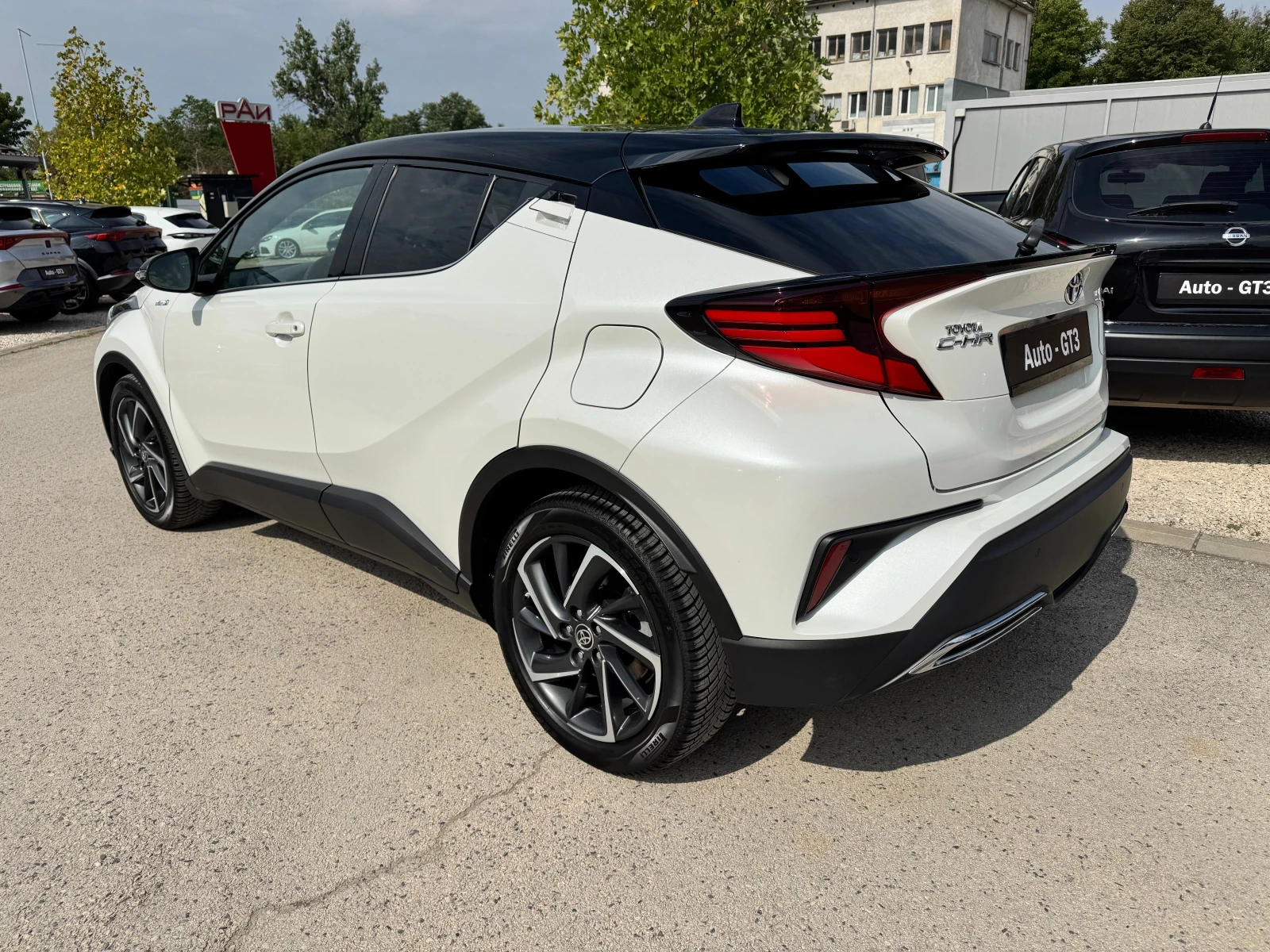 Toyota C-HR 2.0h 184k.с Luxury Гаранция FACE - изображение 6
