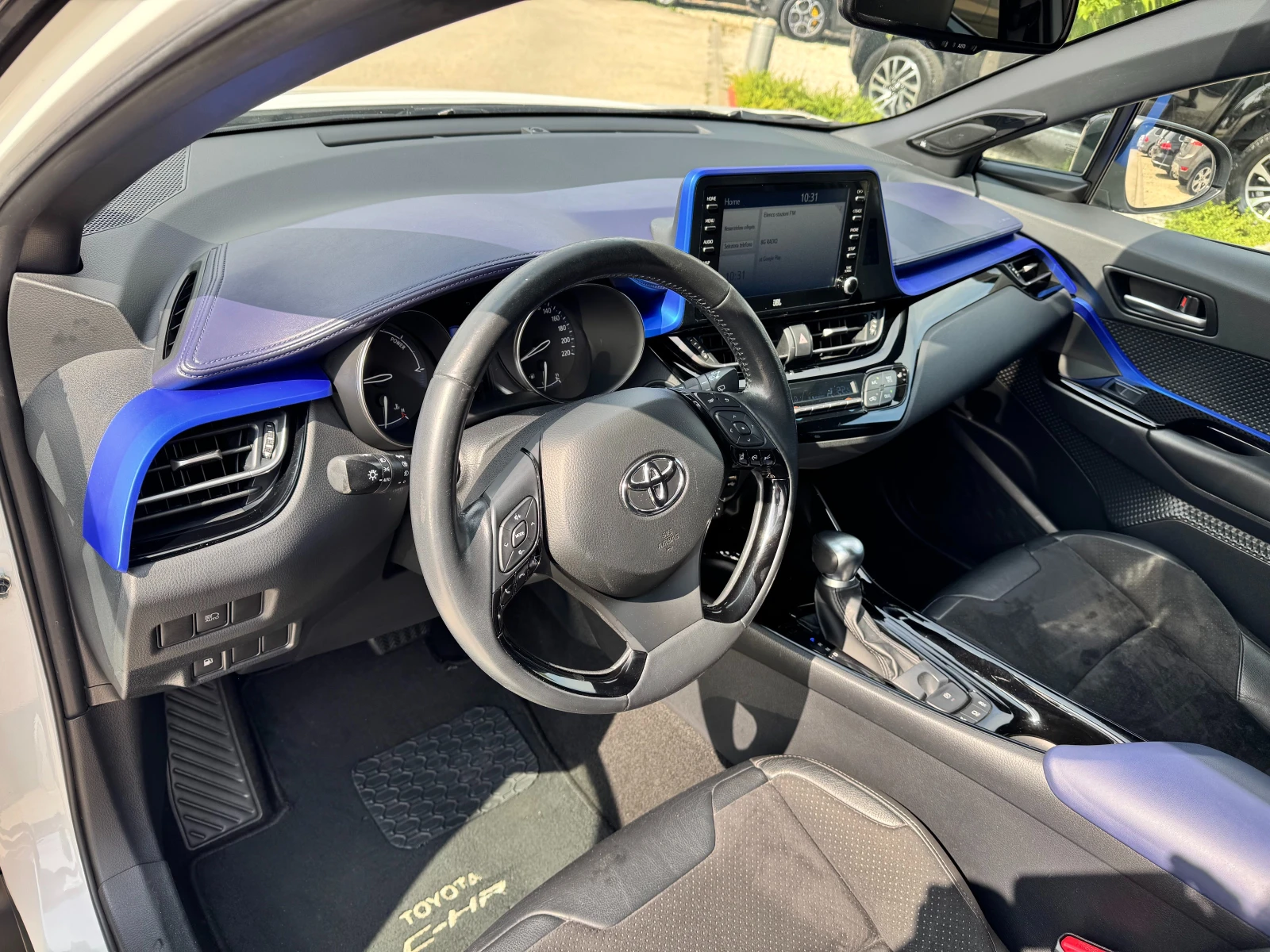 Toyota C-HR 2.0h 184k.с Luxury Гаранция FACE - изображение 7