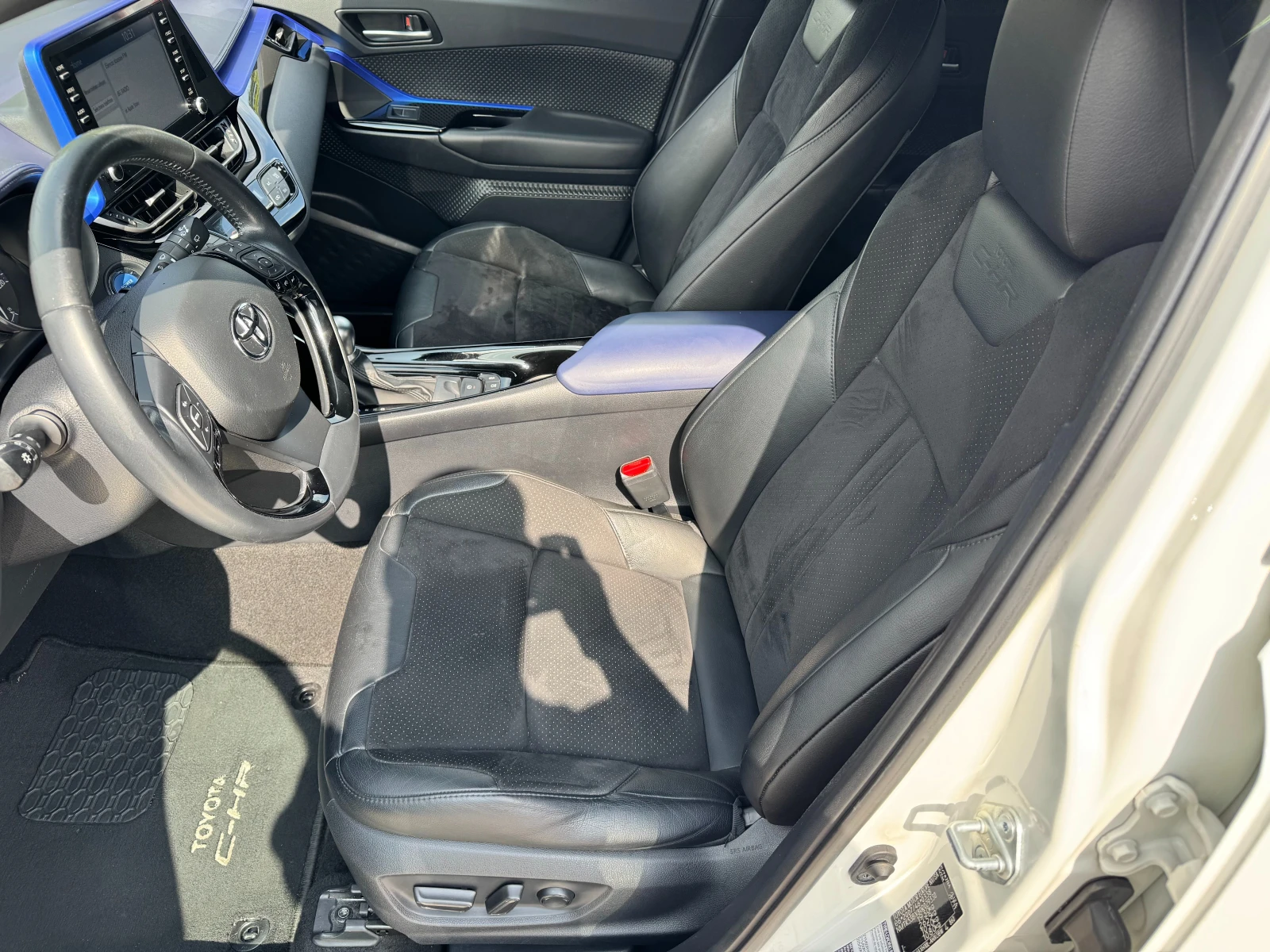 Toyota C-HR 2.0h 184k.с Luxury Гаранция FACE - изображение 8