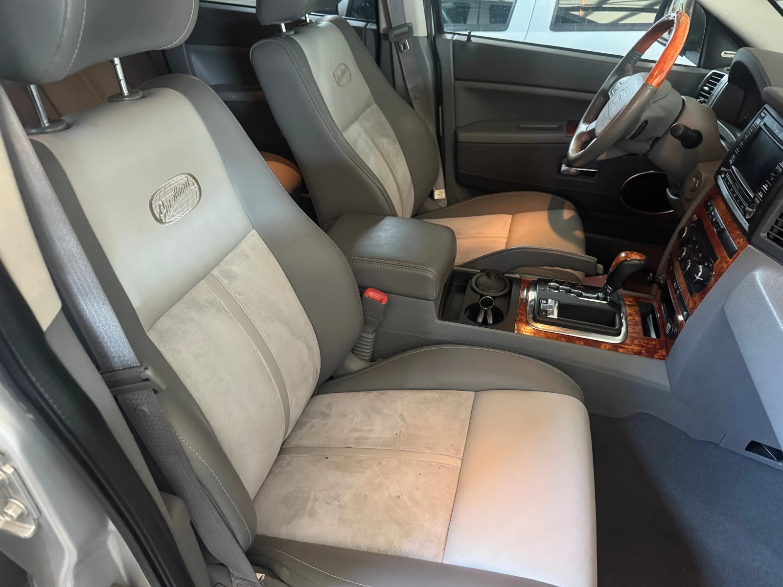 Jeep Grand cherokee Overland, снимка 8 - Автомобили и джипове - 54157374