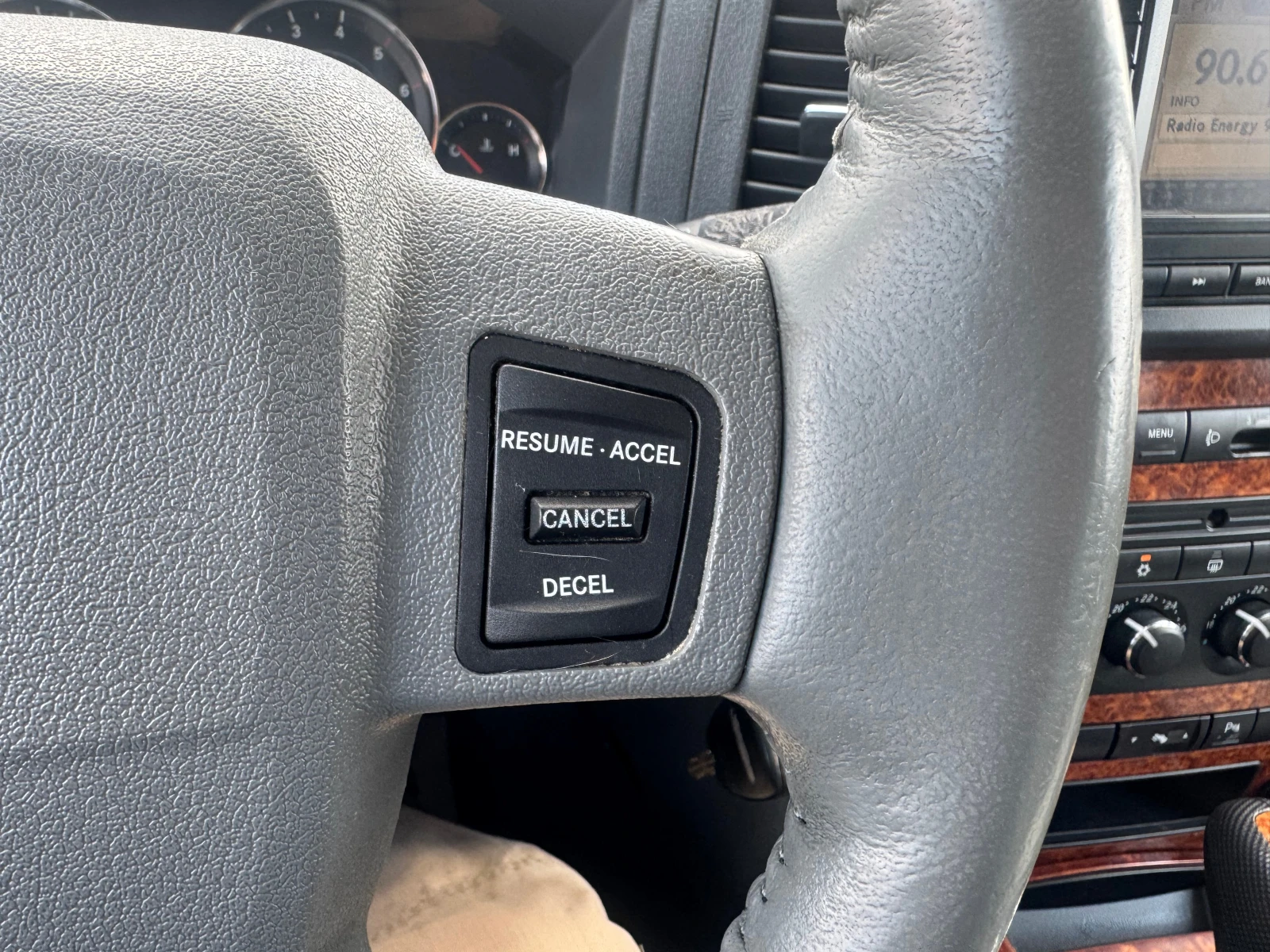 Jeep Grand cherokee Overland, снимка 12 - Автомобили и джипове - 54157374