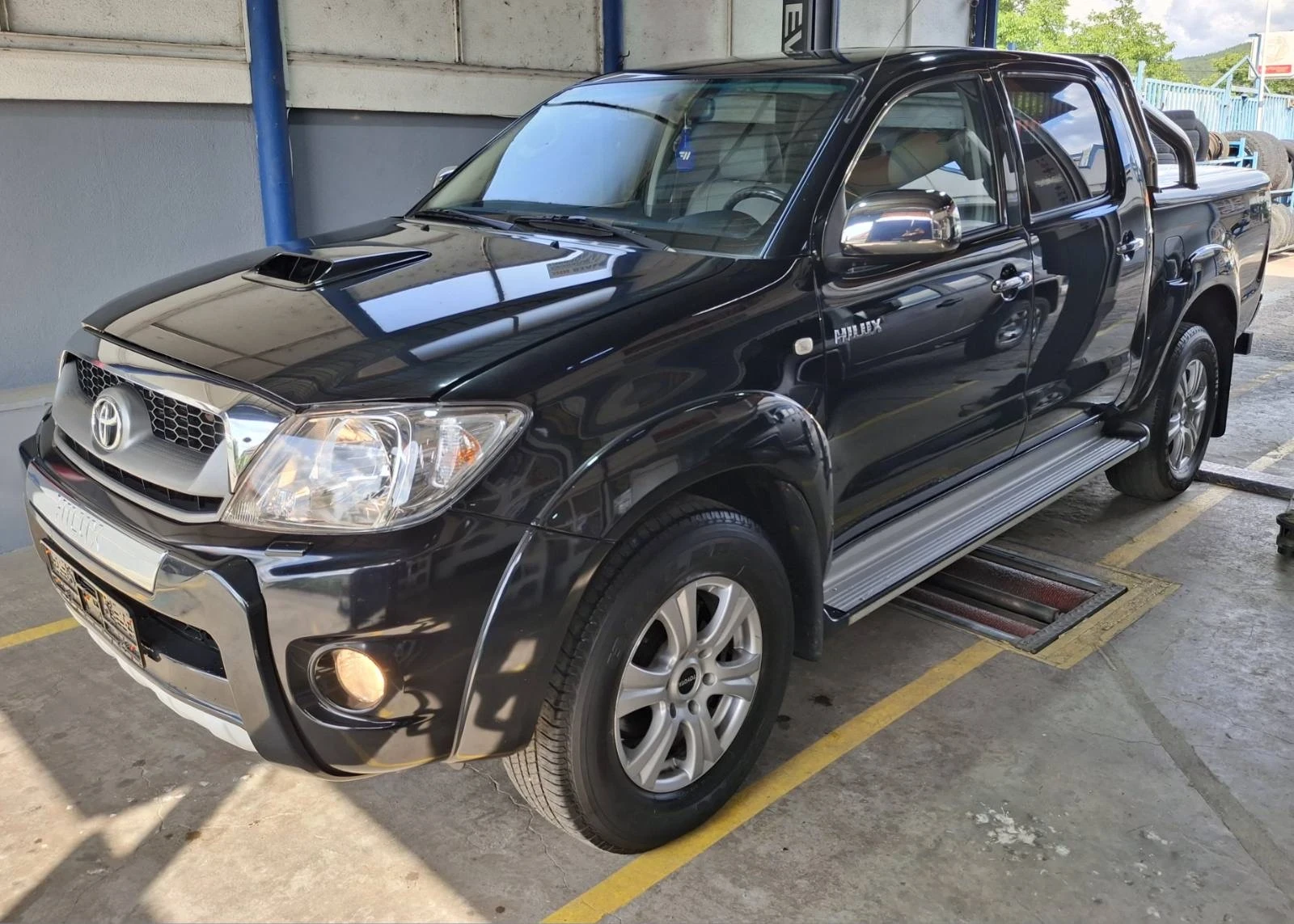 Toyota Hilux 3.0 D4D, снимка 3 - Автомобили и джипове - 54799413