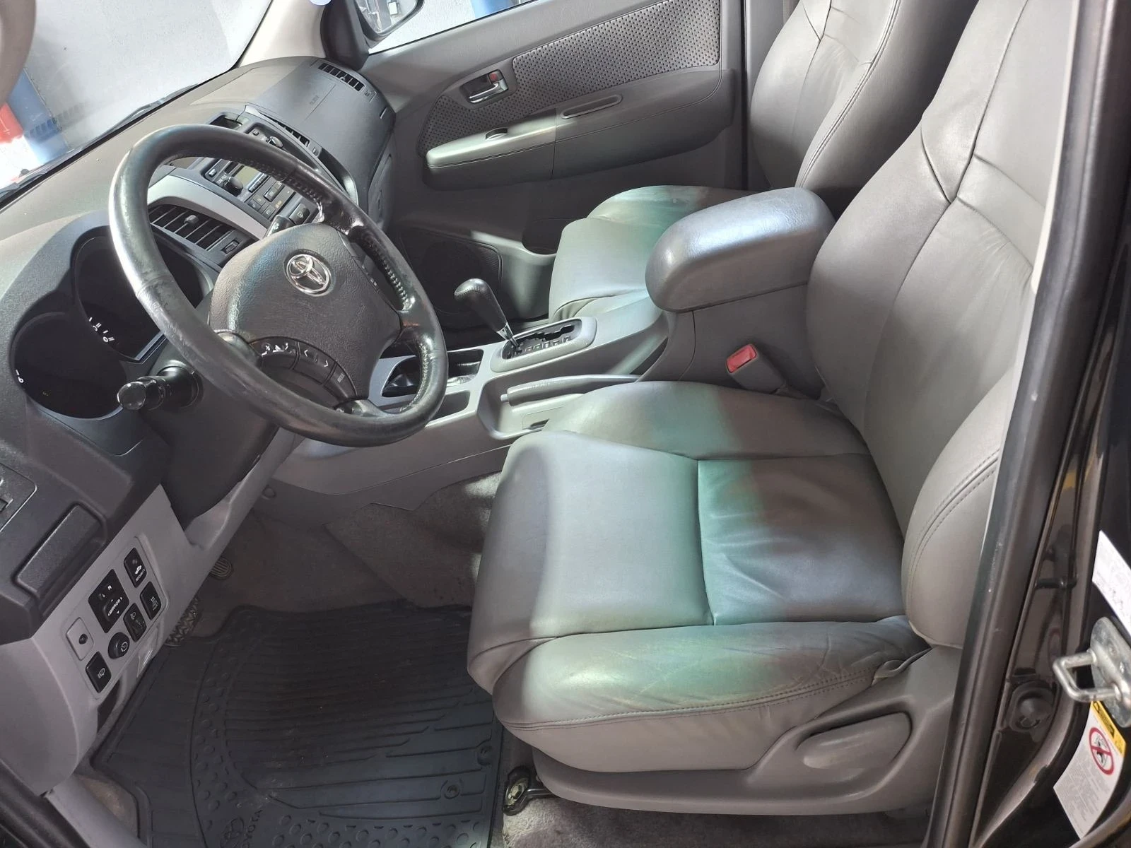 Toyota Hilux 3.0 D4D, снимка 16 - Автомобили и джипове - 54799413