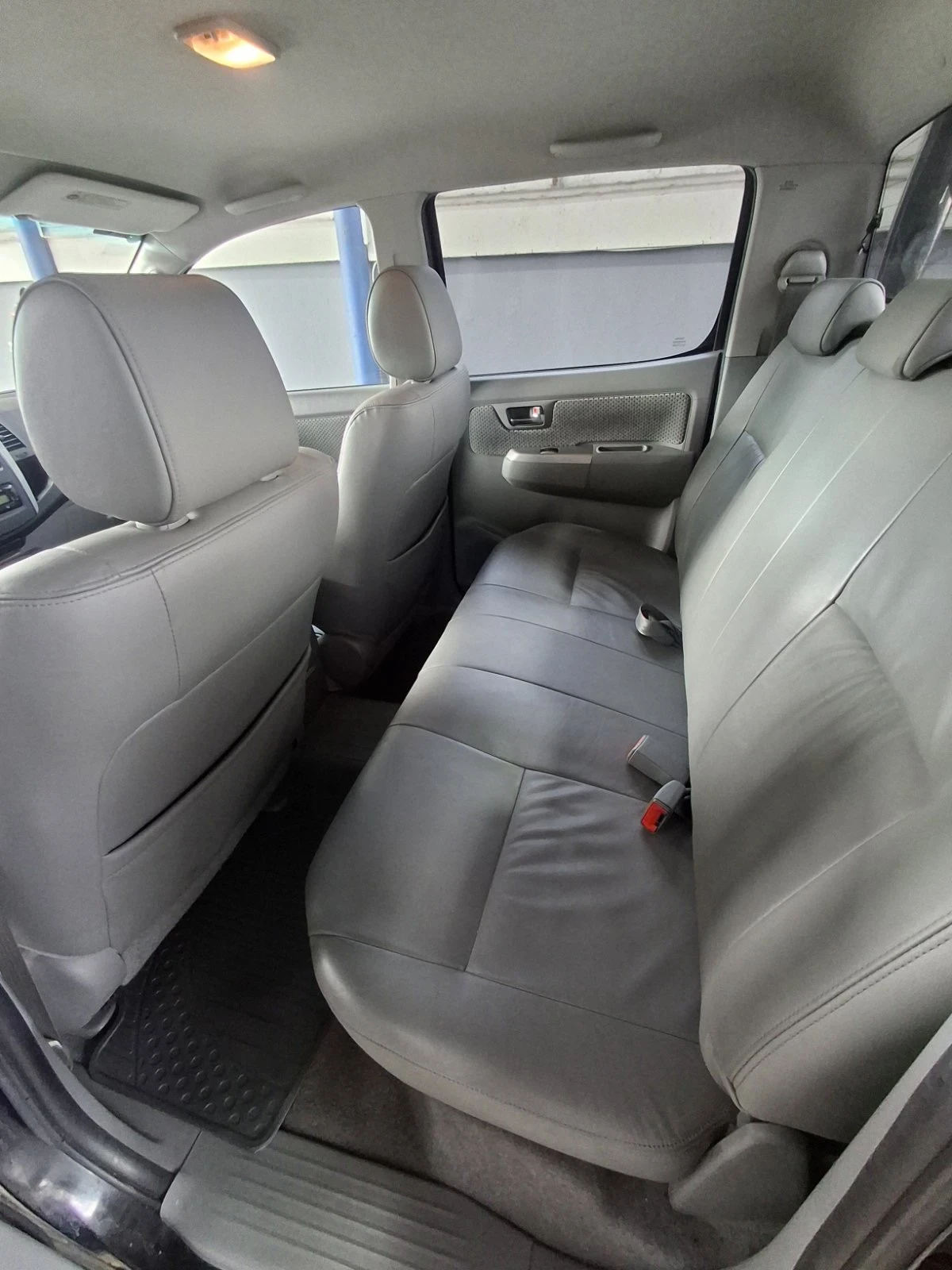 Toyota Hilux 3.0 D4D, снимка 12 - Автомобили и джипове - 54799413