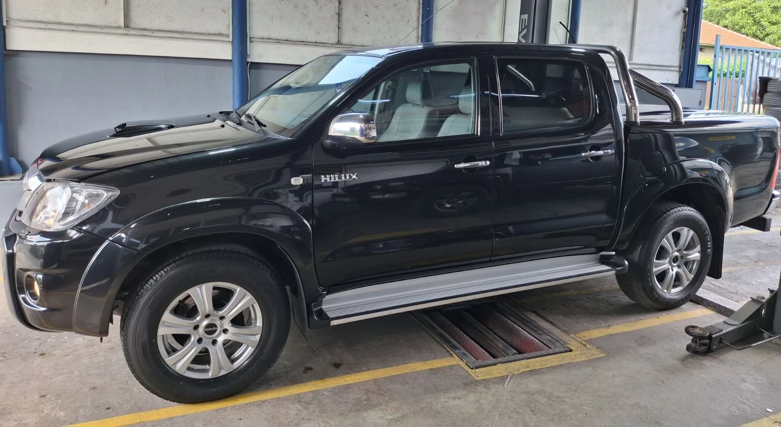 Toyota Hilux 3.0 D4D, снимка 5 - Автомобили и джипове - 54799413