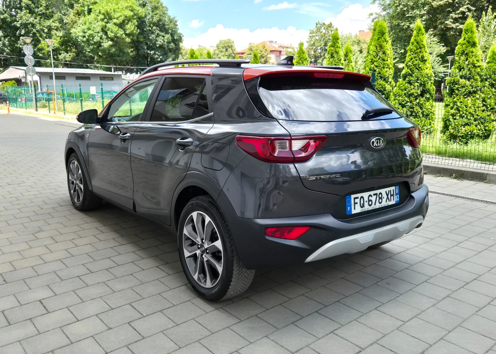 Kia Stonic 1.6 CRDi PREMIUM /ПОДГРЕВ /KEYLESS /КАМЕРА/КОЖА, снимка 5 - Автомобили и джипове - 54933989