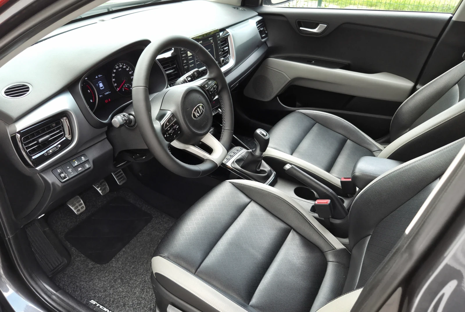 Kia Stonic 1.6 CRDi PREMIUM /ПОДГРЕВ /KEYLESS /КАМЕРА/КОЖА, снимка 10 - Автомобили и джипове - 54933989