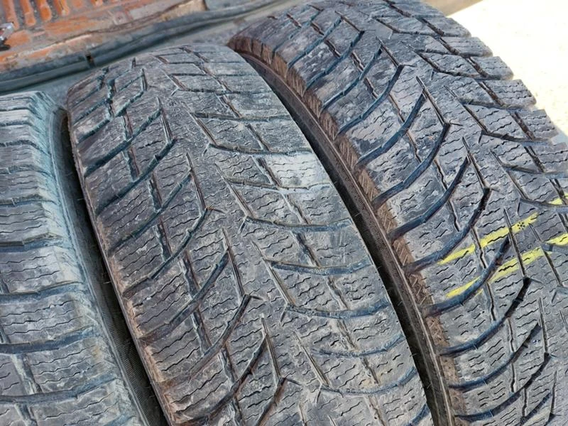 Гуми Зимни 205/80R16, снимка 4 - Гуми и джанти - 35993031