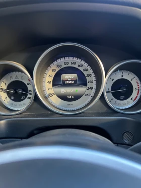 Mercedes-Benz E 220, снимка 12