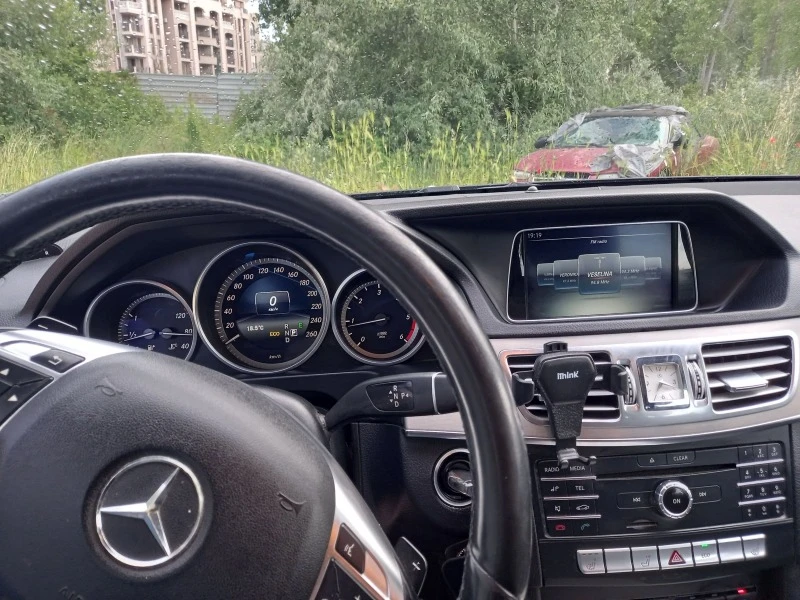 Mercedes-Benz E 220 Комби , снимка 5 - Автомобили и джипове - 47647325