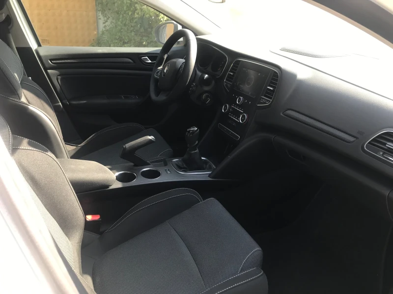 Renault Megane, снимка 11 - Автомобили и джипове - 47074527