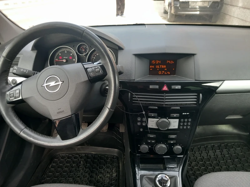 Opel Astra H 1.7 2010г., снимка 8 - Автомобили и джипове - 49439092