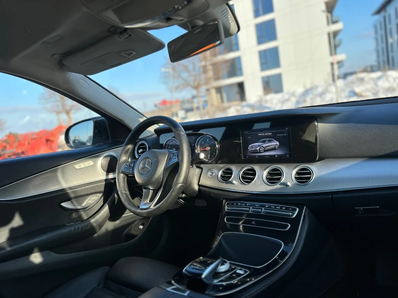 Mercedes-Benz E 220 AMG PACK, снимка 12 - Автомобили и джипове - 49478966