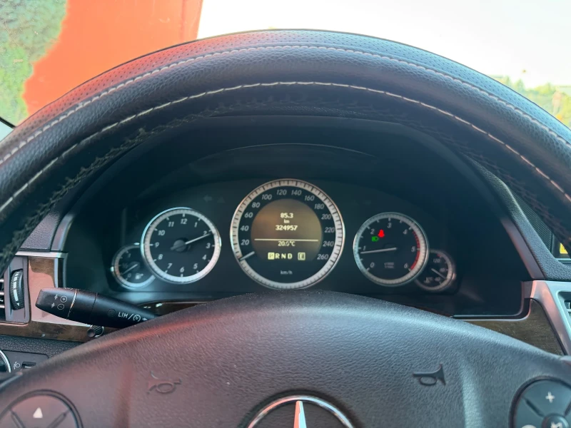 Mercedes-Benz E 220 БАРТЕР* УНИКАТ* КОЖА* НАВИ, снимка 15 - Автомобили и джипове - 52175036
