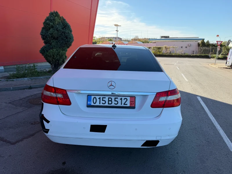 Mercedes-Benz E 220 БАРТЕР* УНИКАТ* КОЖА* НАВИ, снимка 6 - Автомобили и джипове - 52175036
