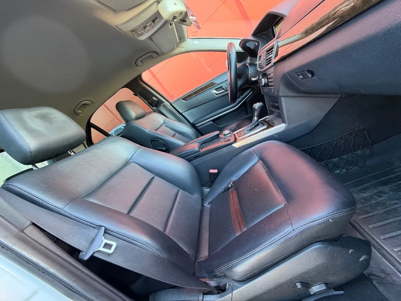 Mercedes-Benz E 220 БАРТЕР* УНИКАТ* КОЖА* НАВИ, снимка 9 - Автомобили и джипове - 52175036