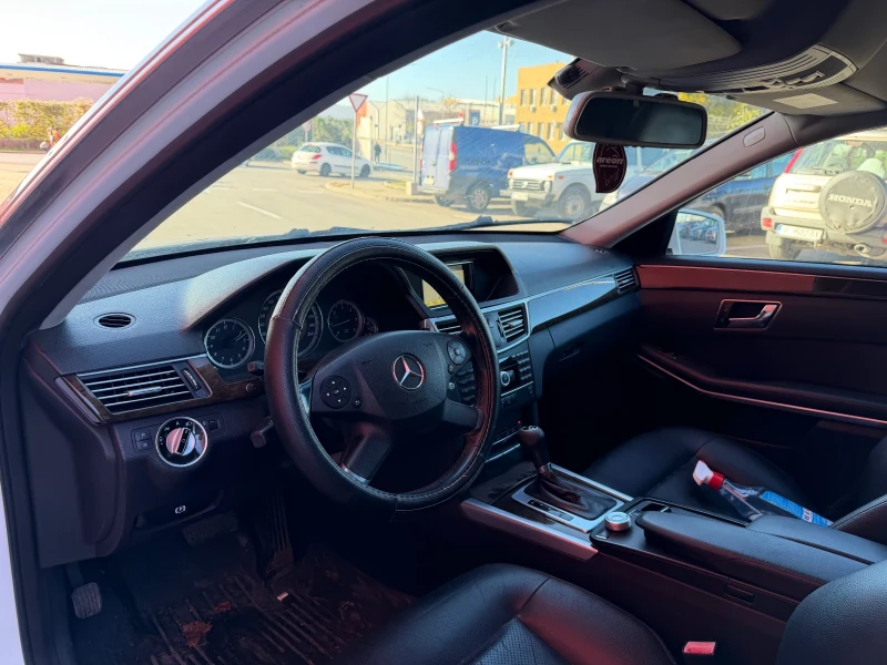 Mercedes-Benz E 220 БАРТЕР* УНИКАТ* КОЖА* НАВИ, снимка 11 - Автомобили и джипове - 52175036