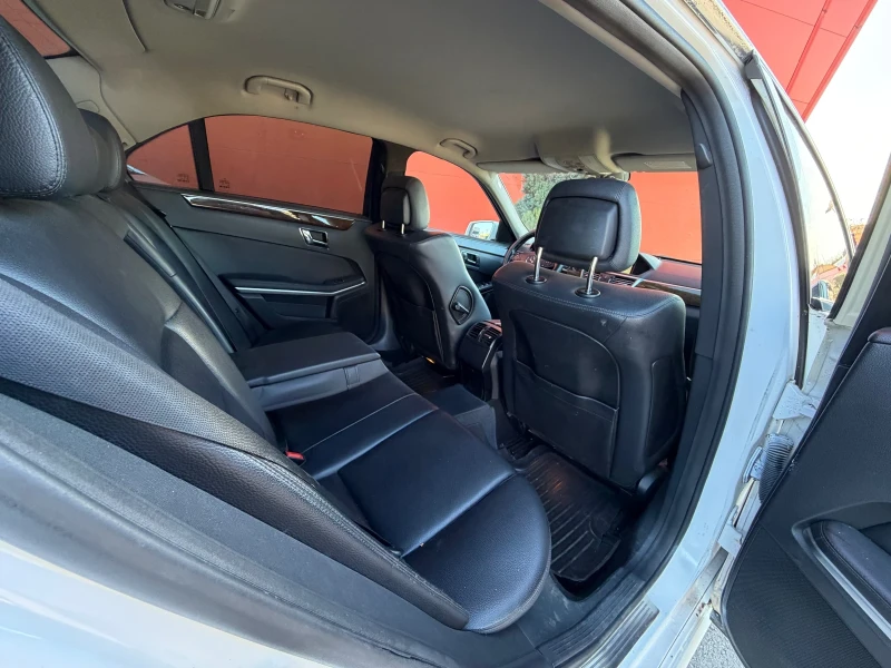 Mercedes-Benz E 220 БАРТЕР* УНИКАТ* КОЖА* НАВИ, снимка 8 - Автомобили и джипове - 52175036
