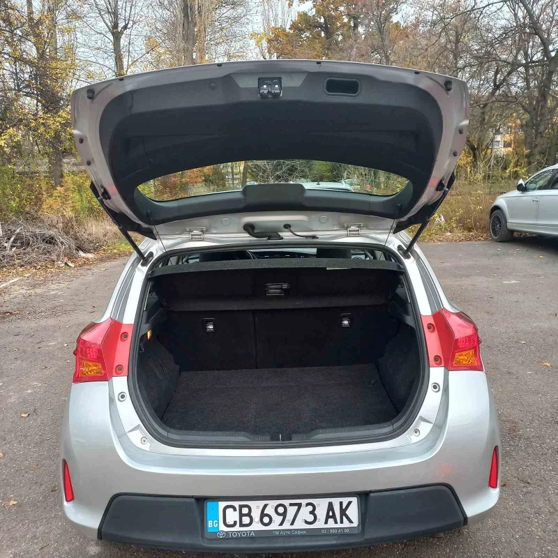 Toyota Auris, снимка 7 - Автомобили и джипове - 52432134