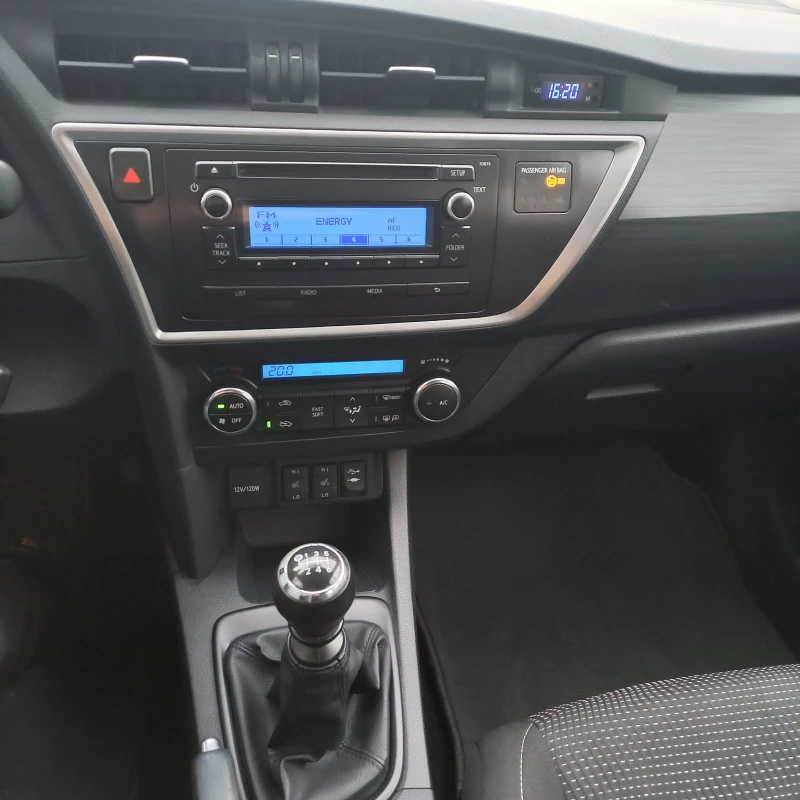 Toyota Auris, снимка 4 - Автомобили и джипове - 52432134