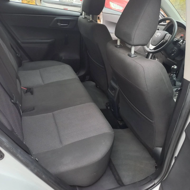 Toyota Auris, снимка 3 - Автомобили и джипове - 52432134